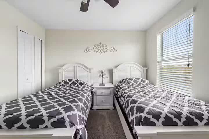 9045 Hazard — Photo 51