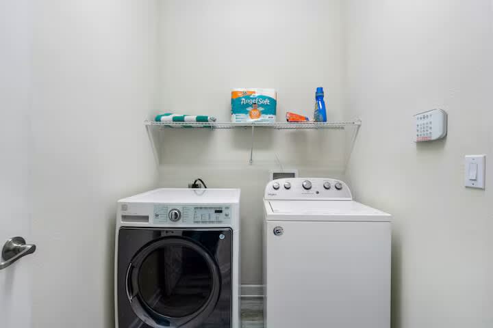 9045 Hazard — Photo 75